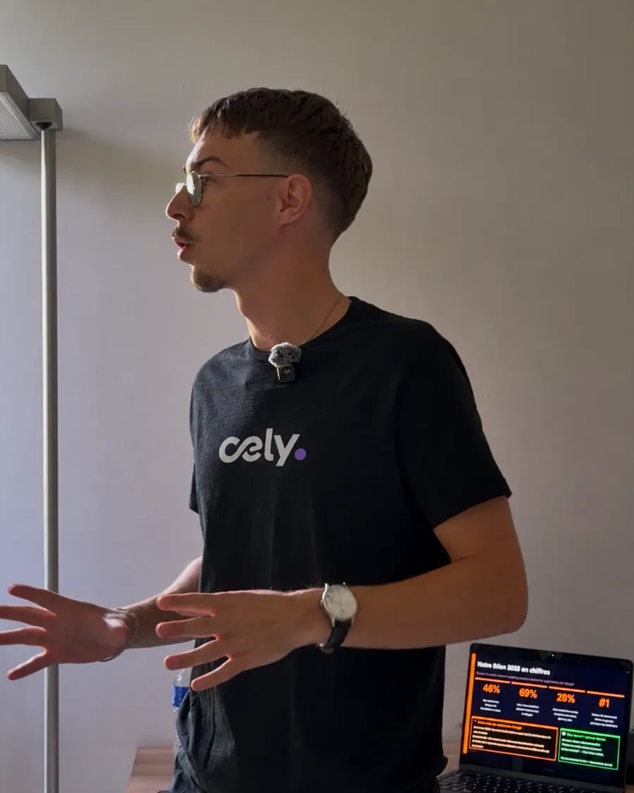 Célien Boillot, fondateur de Cely, agence growth marketing B2B, au travail